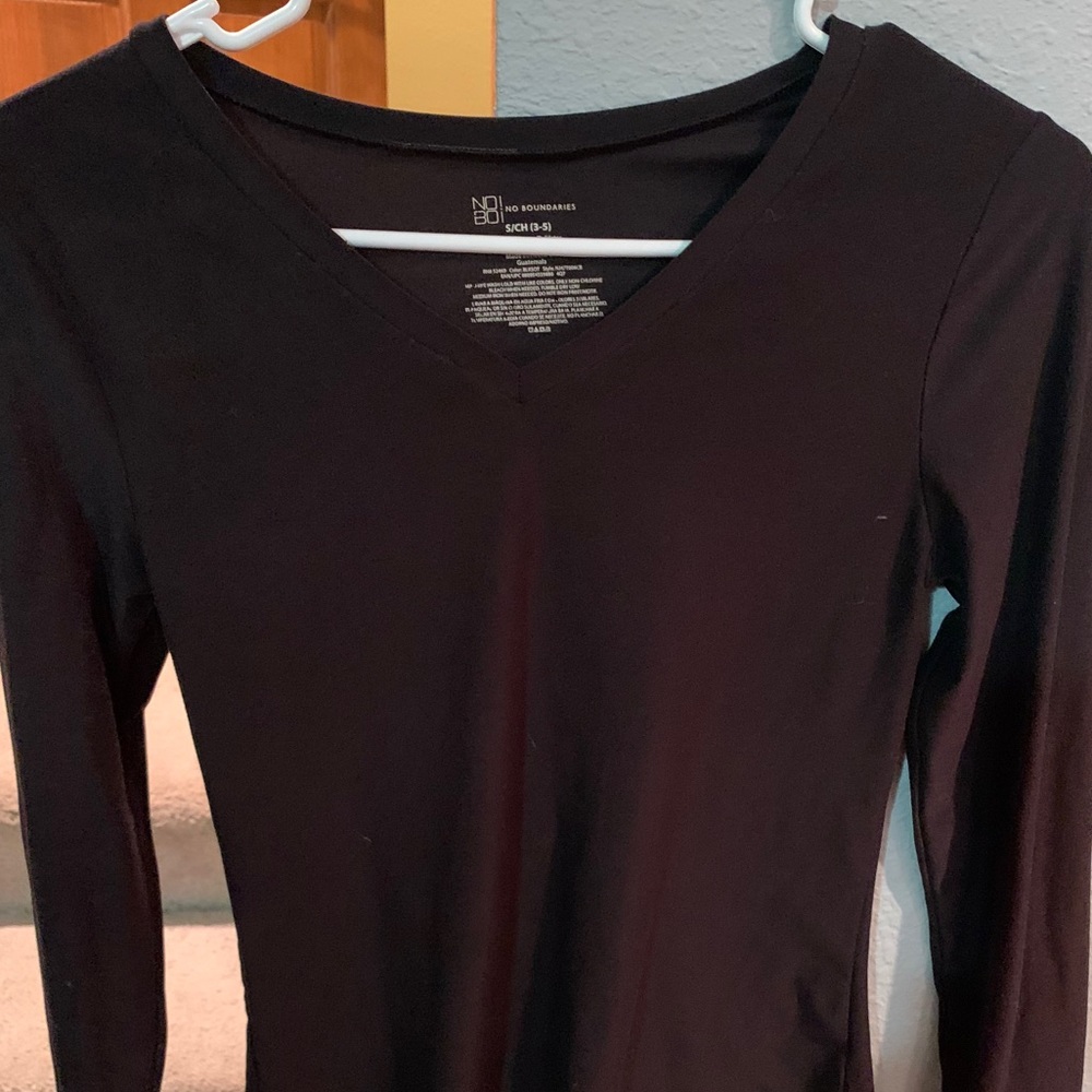 Black long sleeve v-neck